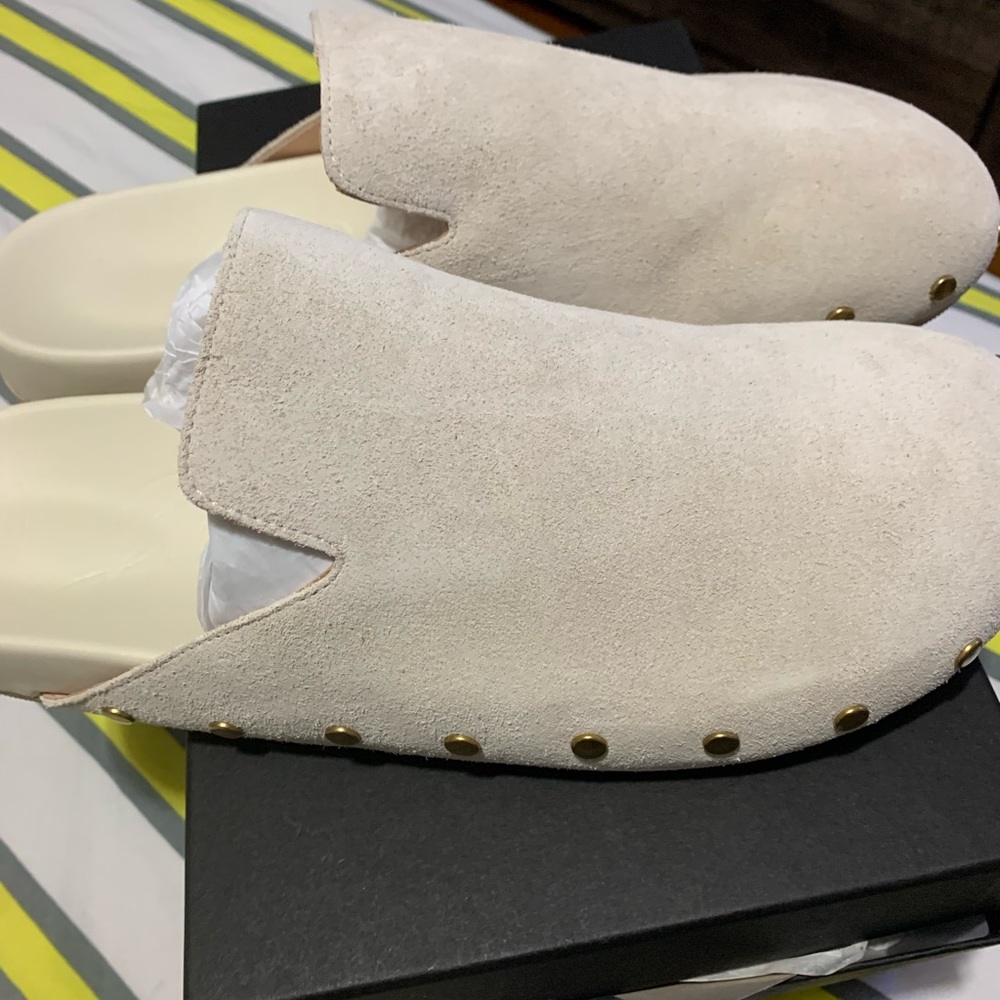 Clogs - Picture 2 of 4